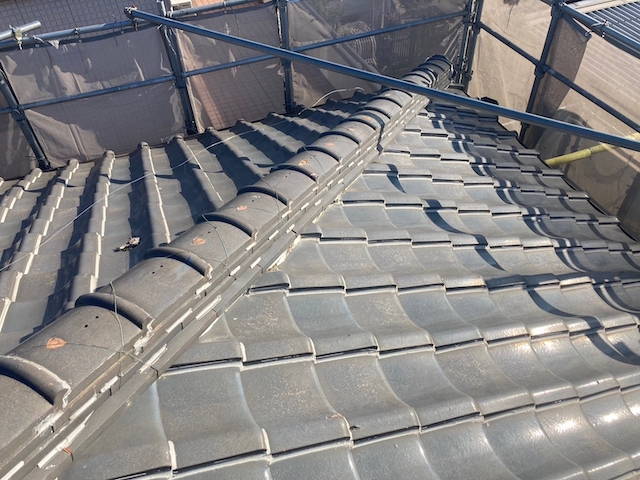 施工前の棟瓦・別角度